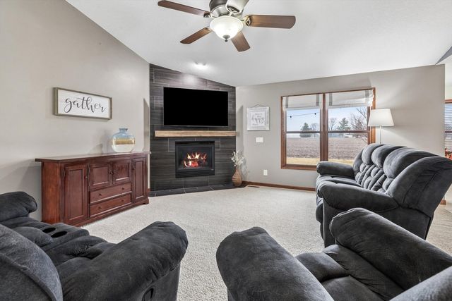 1008 W Scott Street, Eldridge, IA 52748