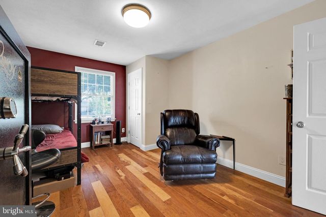 4 SUNSET DR, Douglassville, PA 19518