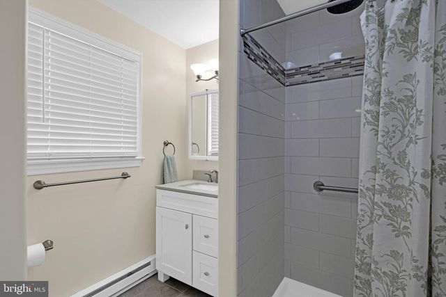 4 SUNSET DR, Douglassville, PA 19518