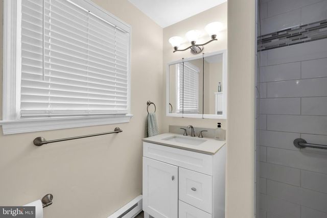 4 SUNSET DR, Douglassville, PA 19518
