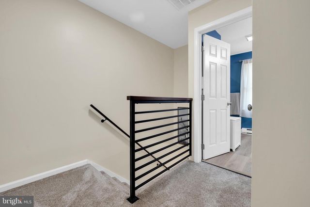 4 SUNSET DR, Douglassville, PA 19518