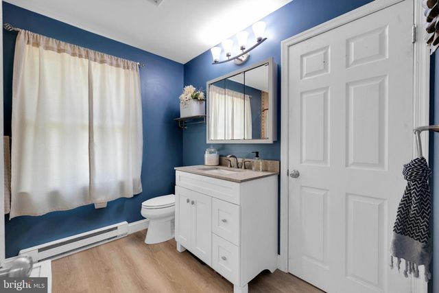 4 SUNSET DR, Douglassville, PA 19518