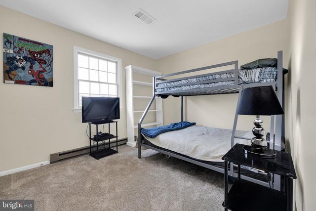 4 SUNSET DR, Douglassville, PA 19518