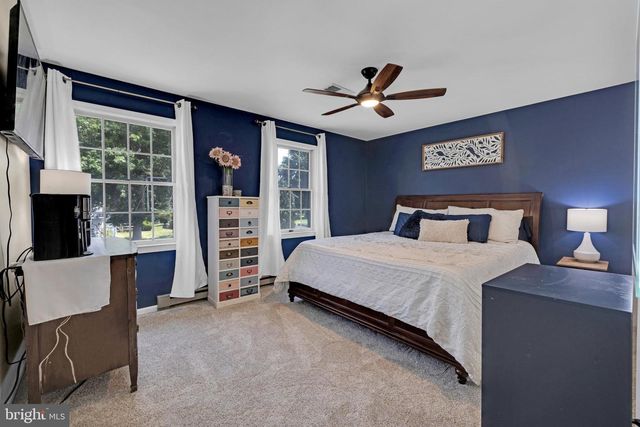 4 SUNSET DR, Douglassville, PA 19518
