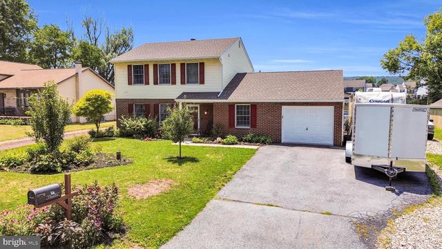 4 SUNSET DR, Douglassville, PA 19518