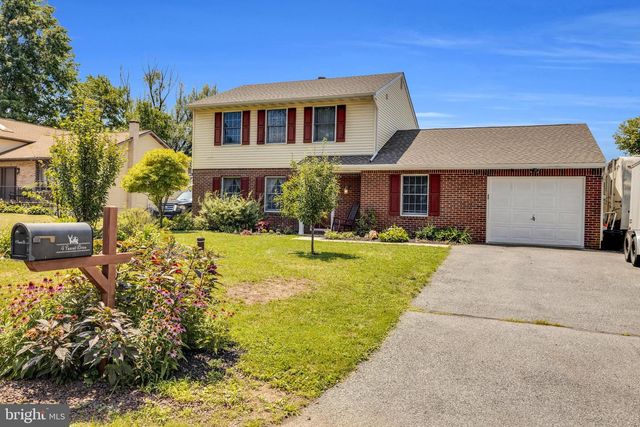 4 SUNSET DR, Douglassville, PA 19518