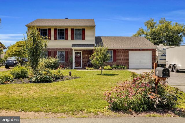 4 SUNSET DR, Douglassville, PA 19518