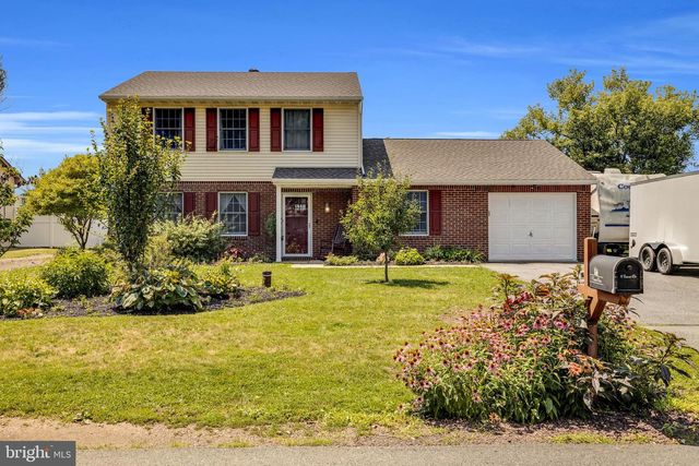 4 SUNSET DR, Douglassville, PA 19518