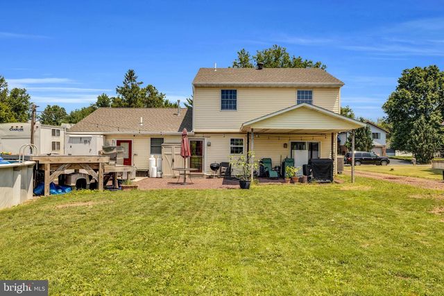 4 SUNSET DR, Douglassville, PA 19518