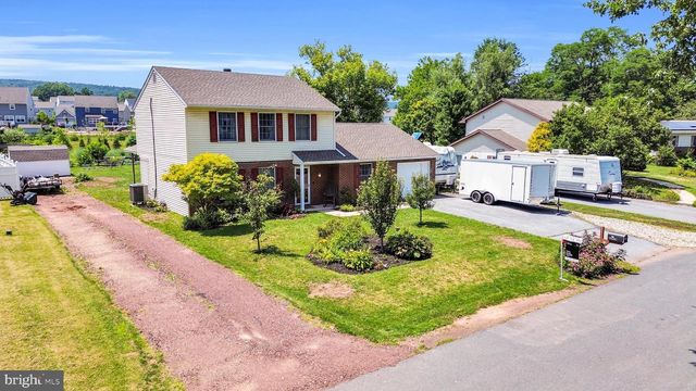 4 SUNSET DR, Douglassville, PA 19518