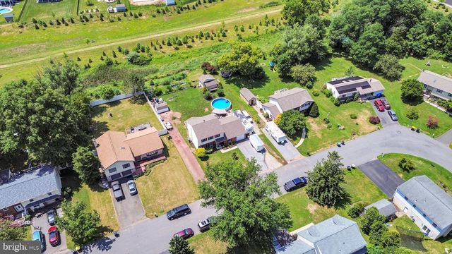 4 SUNSET DR, Douglassville, PA 19518