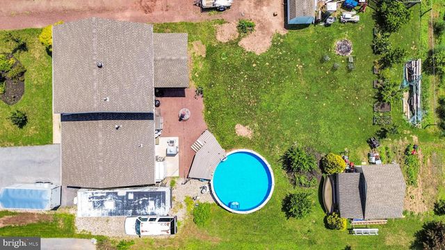 4 SUNSET DR, Douglassville, PA 19518