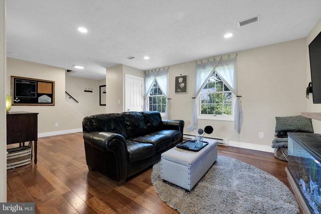 4 SUNSET DR, Douglassville, PA 19518