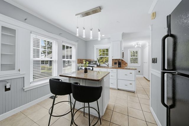 125 Upham St, Lowell, MA 01851
