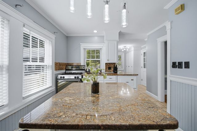 125 Upham St, Lowell, MA 01851