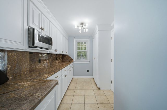 125 Upham St, Lowell, MA 01851