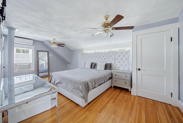 125 Upham St, Lowell, MA 01851