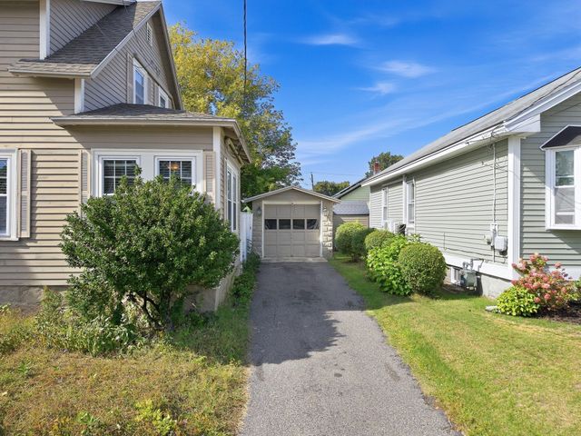 125 Upham St, Lowell, MA 01851