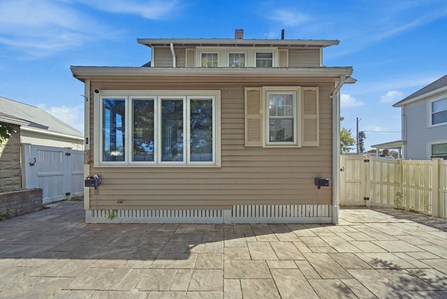 125 Upham St, Lowell, MA 01851