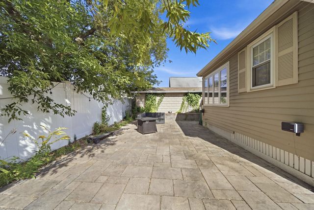 125 Upham St, Lowell, MA 01851