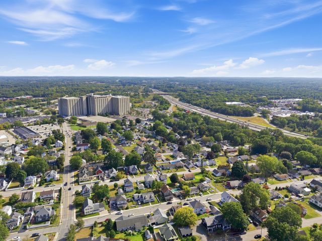 125 Upham St, Lowell, MA 01851