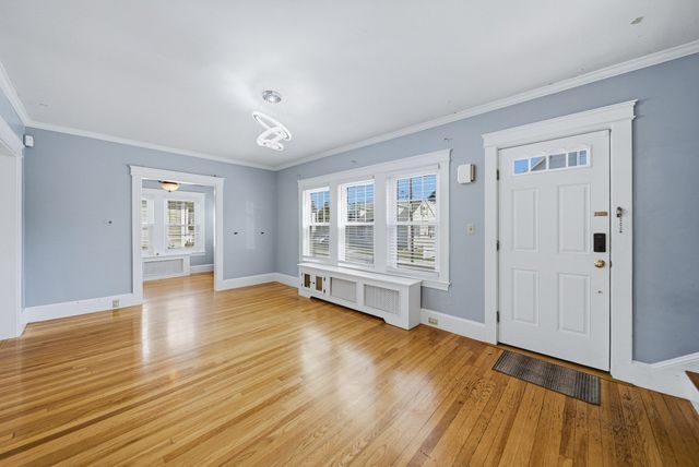125 Upham St, Lowell, MA 01851
