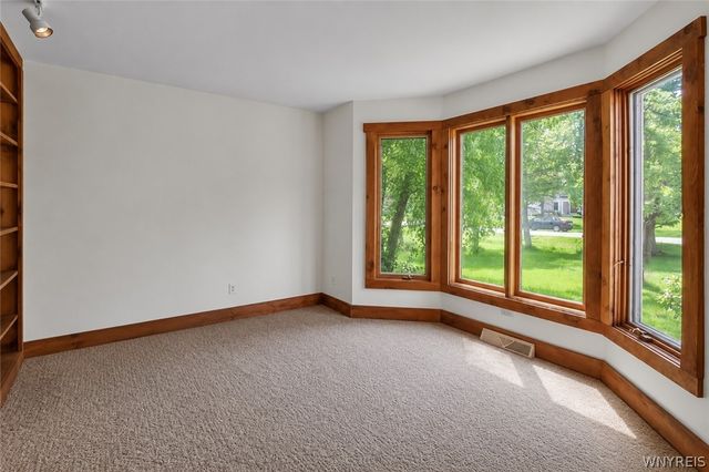 5111 Oakwood Drive, Pendleton, NY 14120