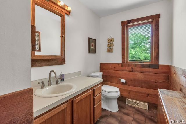 5111 Oakwood Drive, Pendleton, NY 14120