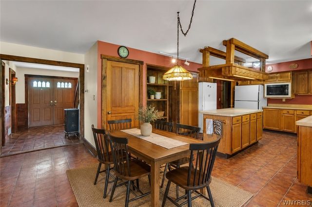5111 Oakwood Drive, Pendleton, NY 14120