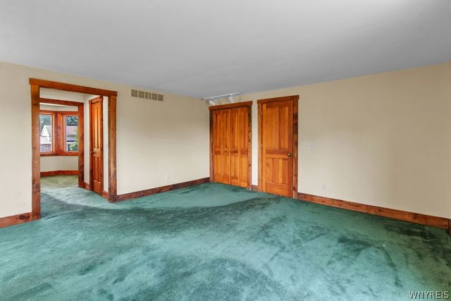 5111 Oakwood Drive, Pendleton, NY 14120