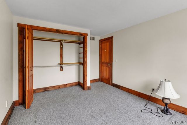 5111 Oakwood Drive, Pendleton, NY 14120