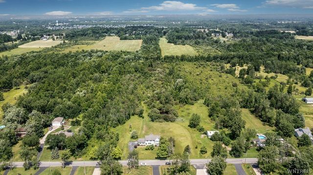 5111 Oakwood Drive, Pendleton, NY 14120