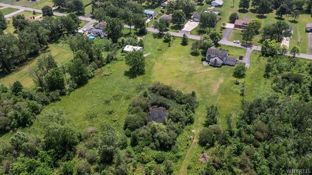 5111 Oakwood Drive, Pendleton, NY 14120