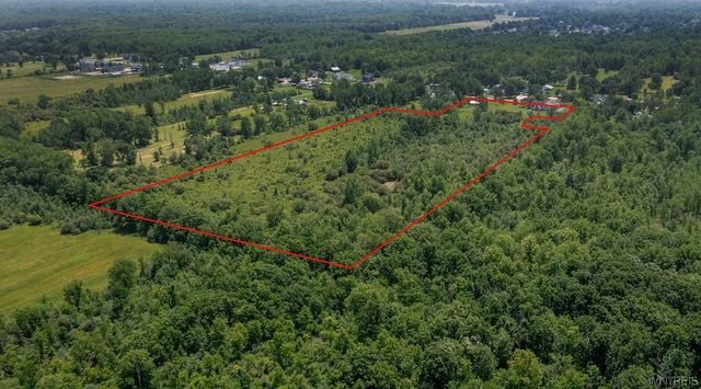 5111 Oakwood Drive, Pendleton, NY 14120