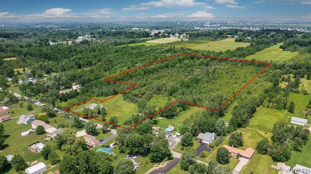 5111 Oakwood Drive, Pendleton, NY 14120