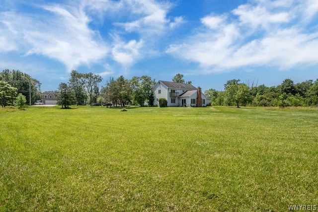 5111 Oakwood Drive, Pendleton, NY 14120