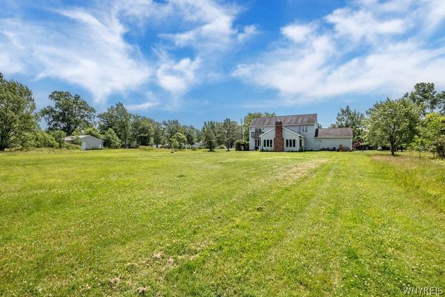 5111 Oakwood Drive, Pendleton, NY 14120