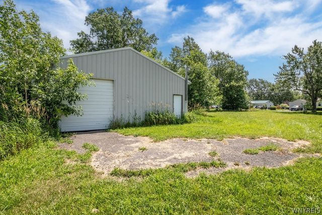 5111 Oakwood Drive, Pendleton, NY 14120