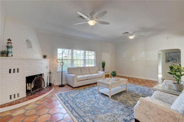 302 NW 11th Street, Delray Beach, FL 33444