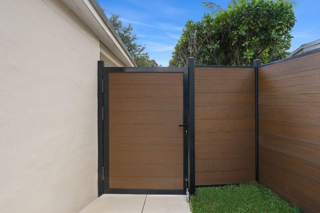 823 SW 27th Street, Fort Lauderdale, FL 33315