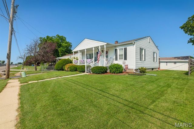 706 S Maple Street, Brighton, IL 62012