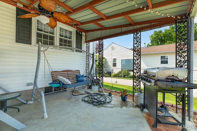 706 S Maple Street, Brighton, IL 62012