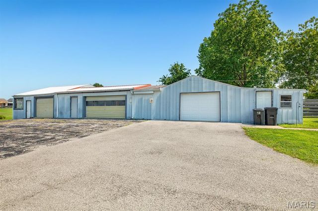 706 S Maple Street, Brighton, IL 62012