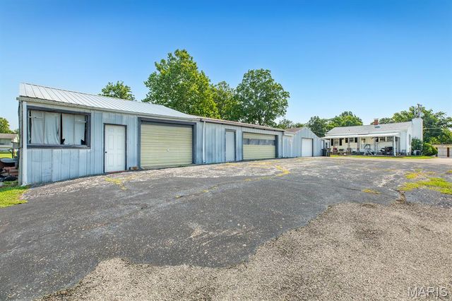 706 S Maple Street, Brighton, IL 62012