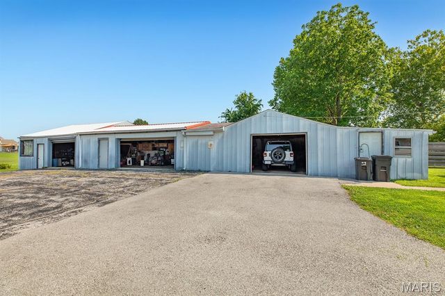706 S Maple Street, Brighton, IL 62012