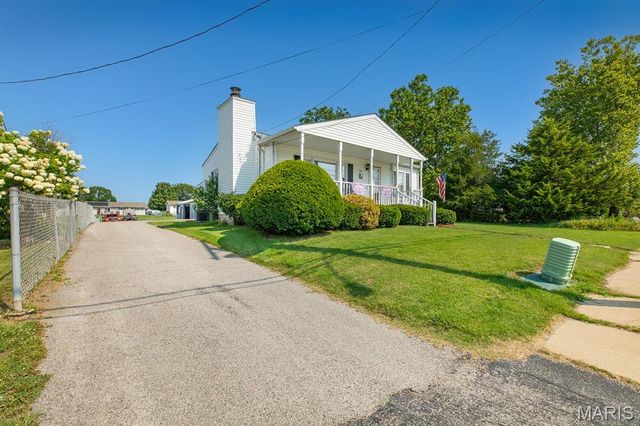 706 S Maple Street, Brighton, IL 62012