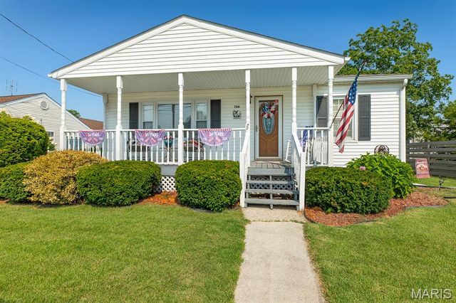 706 S Maple Street, Brighton, IL 62012