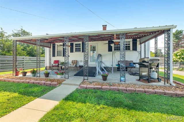 706 S Maple Street, Brighton, IL 62012