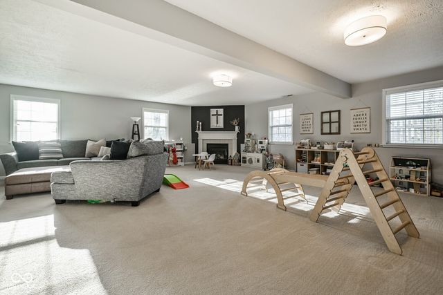 7153 N Chelmsford Drive, Mccordsville, IN 46055