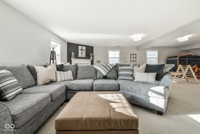 7153 N Chelmsford Drive, Mccordsville, IN 46055